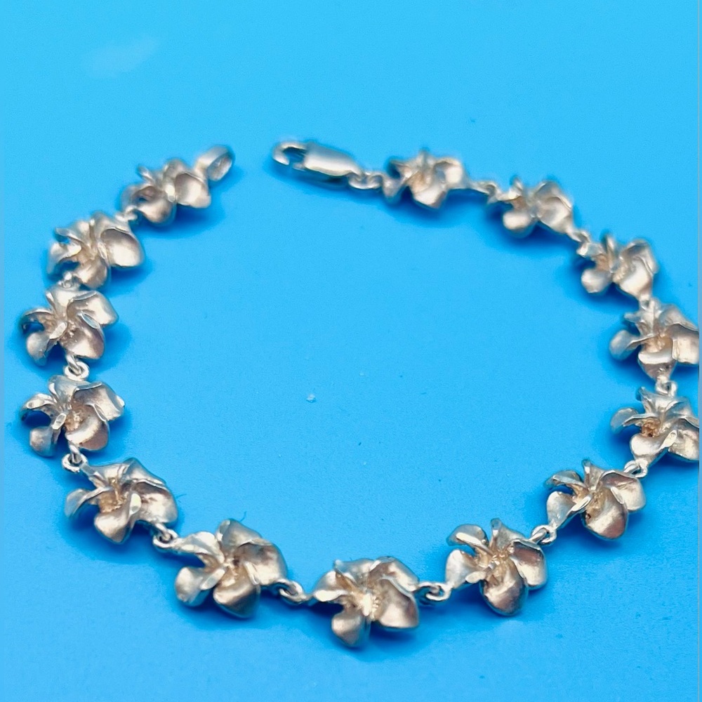 Elegant Silver Floral Bracelet
